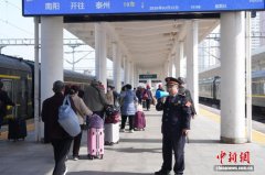 解锁春游出行新方式 国铁郑州局开行今年首趟跨省赏花列车